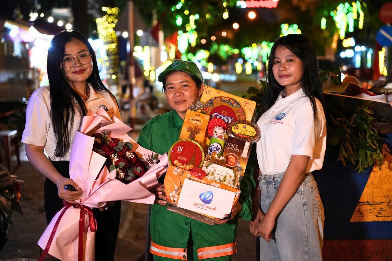 Biểu tượng đồng hồ cát và tiền xu thể hiện tốc độ rút tiền siêu tốc của 79 Số Đỏ